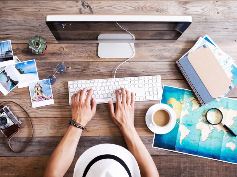 Travel company: advantages and&nbsp;disadvantages